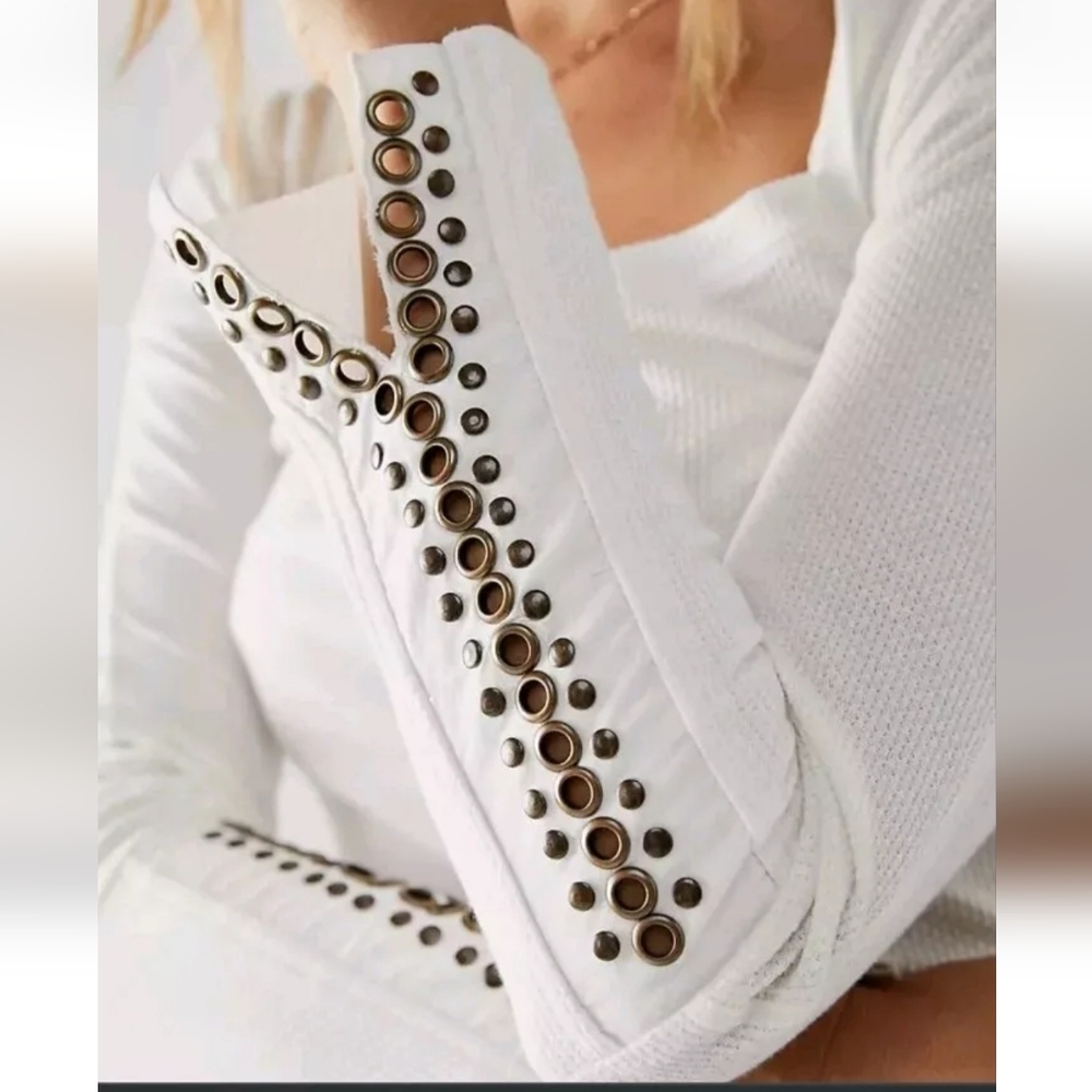 FREE PEOPLE Grommet Cuff unruly thermal top